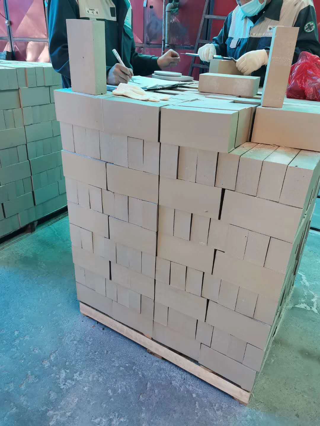 65厚耐酸磚今年處于一直是缺貨狀態(tài)，而且價(jià)格高，那么為什么會(huì)出現(xiàn)這種情況